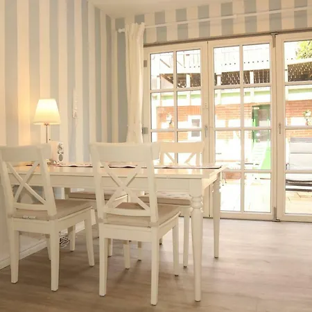 Witte Huuske بيت للعطل إمدن